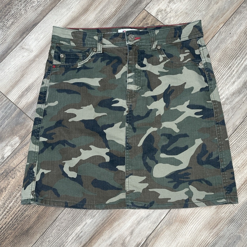 EV1 Alex Relaxed 6 Camouflage Stretch Skirt Heart Embroidery